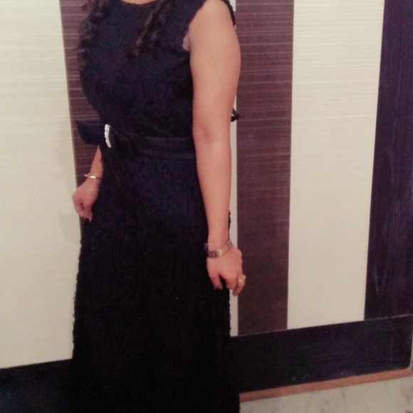 Black evening gown - Picture 4 of 10